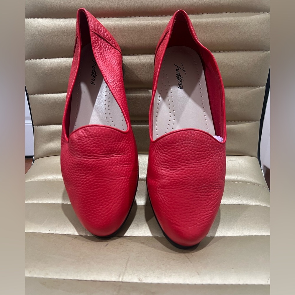 Trotters Vibrant Red Flats Excellent condition